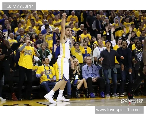 布克外线手感冰凉三分球失准却依然砍下27分助攻表现抢眼